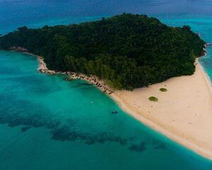 Save 9.99%! Bamboo Island, Maya Beach und Phi Phi Islands Tagestour ab Krabi
