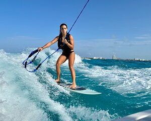 Save 10.00%! Luxus Private Wakesurf & Wakeboard Erfahrung in Cancún 2 Stunden