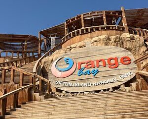 Save 14.97%! VIP Orange Bay Yacht Cruise mit Frühstück . Mittagessen und Schnorcheln