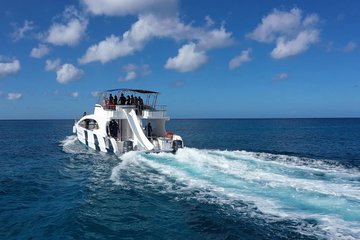 Save 20.00%! Katamaran-Abenteuer in Punta Cana: Schnorcheln, Party und Pool