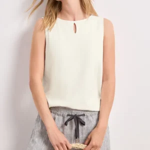 Top mit Rundhals und Cut-Out-Detail