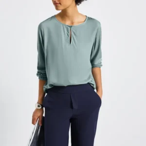 Rundhalsbluse mit Cut-Out
