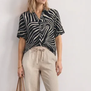 Kurzarm Hemdbluse mit Turn-Up-Details