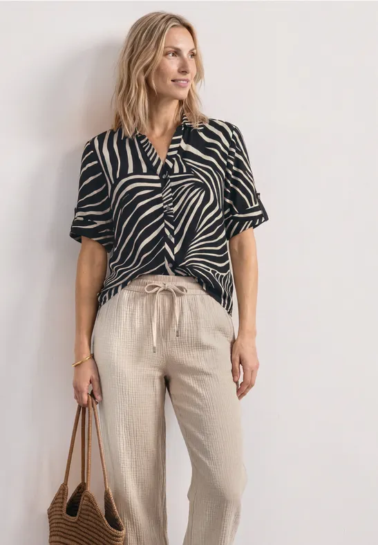 Kurzarm Hemdbluse mit Turn-Up-Details