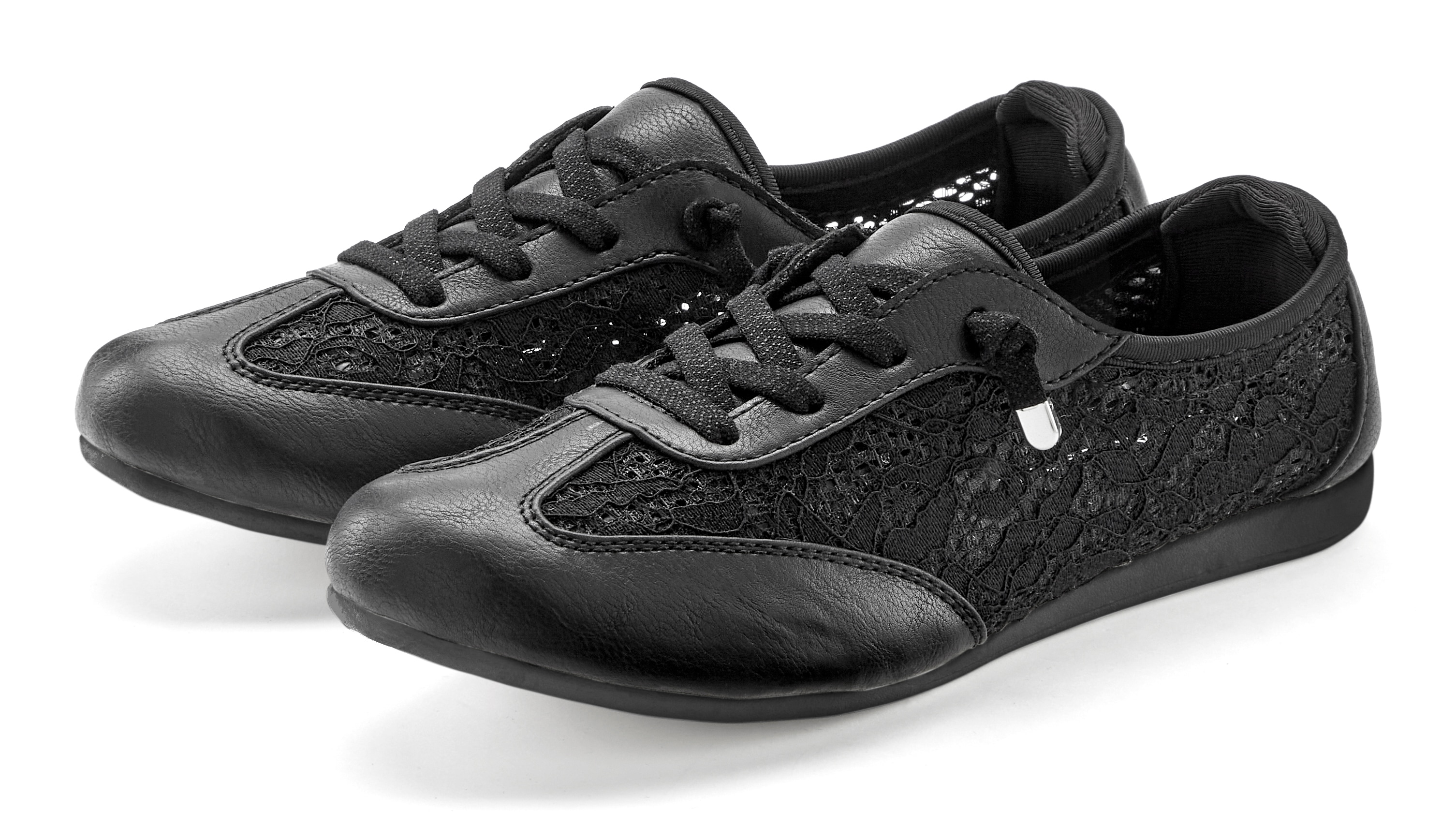 LASCANA Sneaker "Freizeitschuh, Halbschuh, Slip-On-Sneaker," mit modischen Spitzendetails & herausnehmbarer Innensohle VEGAN