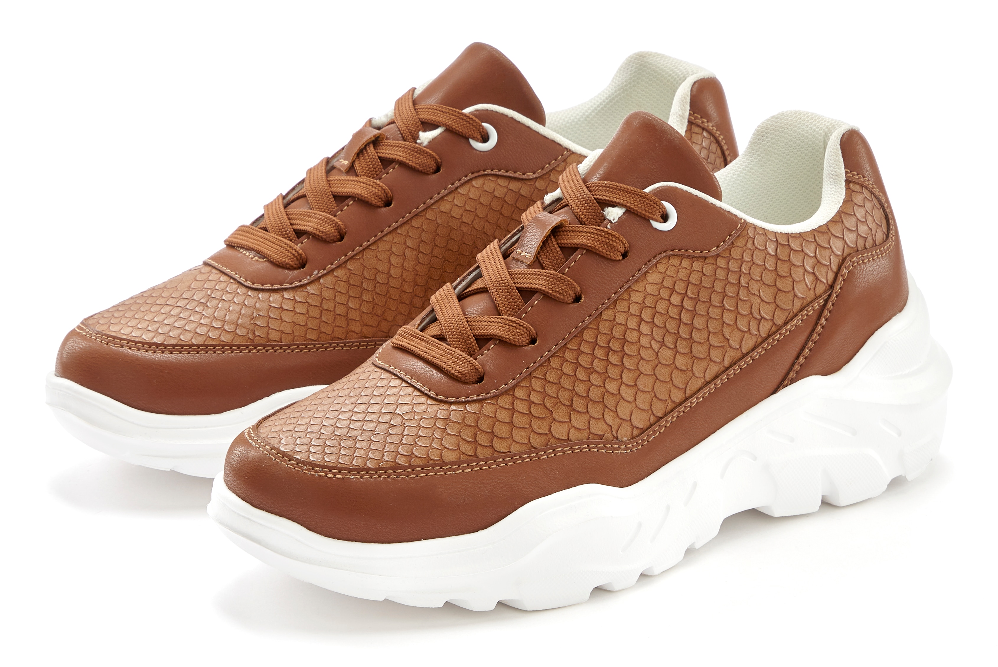 LASCANA Sneaker Halbschuh, Sportschuh, leichte Chunky Sohle VEGAN